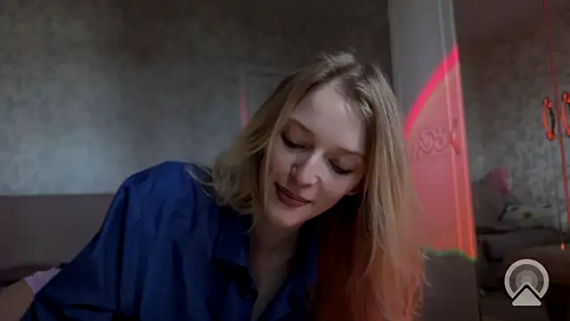 Snapshot of Evvie_Summn1 chatting on 16, 9, 2025 Evvie Summn1 online show from 16, 9, 2025