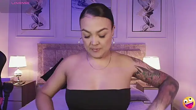 Snapshot of lyn_adamns chatting on 20, 3, 2025 lyn adamns online show from 20, 3, 2025