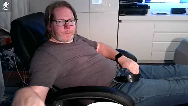 Snapshot of VSteph chatting on 8, 9, 2025 VSteph online show from 8, 9, 2025