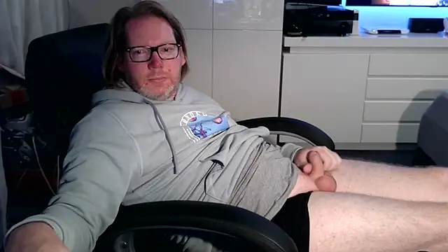 Snapshot of VSteph chatting on 4, 10, 2025 VSteph online show from 4, 10, 2025