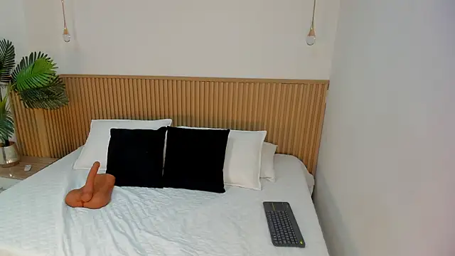 Jasmin evano29 online show from 5, 6, 2026