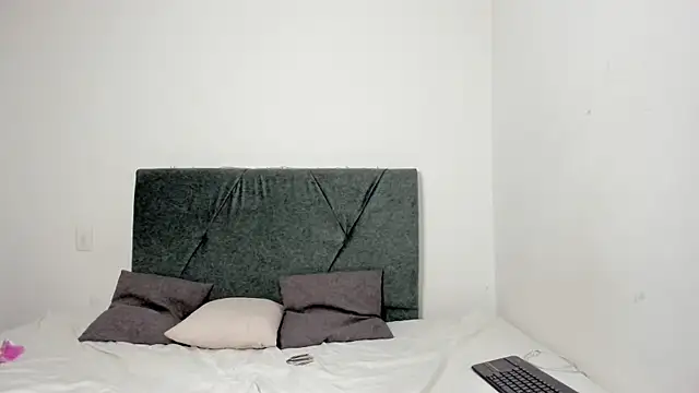 Gabby and Alice online show from 5, 3, 2025