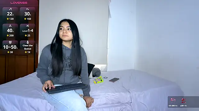 Gabby and Alice online show from 6, 10, 2025