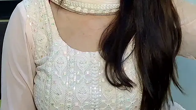 Snapshot of MIss-Naina chatting on 29, 9, 2025 MIss-Naina online show from 29, 9, 2025