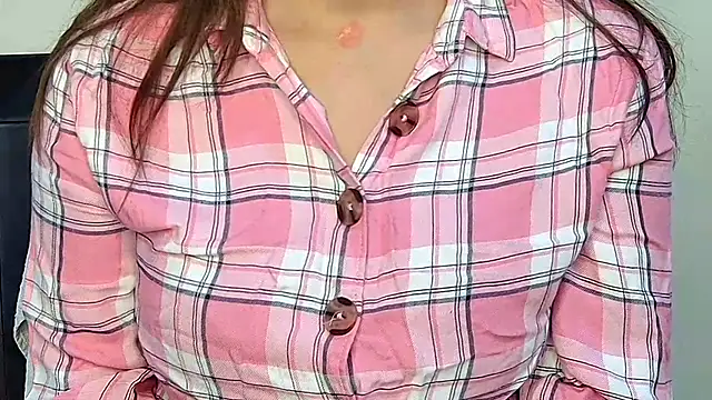 Snapshot of MIss-Naina chatting on 21, 11, 2025 MIss-Naina online show from 21, 11, 2025