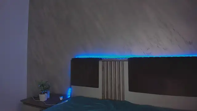 Snapshot of AliyaWade_ chatting on 19, 9, 2025 AliyaWade online show from 19, 9, 2025