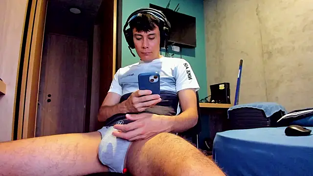 Snapshot of Huge_latin_cock chatting on 24, 6, 2026 Huge latin cock online show from 24, 6, 2026