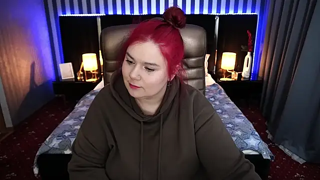 Snapshot of BettyDark chatting on 2, 2, 2025 BettyDark online show from 2, 2, 2025