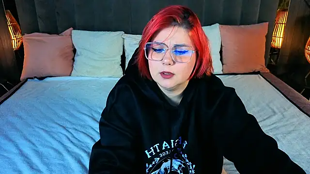 Snapshot of BettyDark chatting on 28, 9, 2025 BettyDark online show from 28, 9, 2025