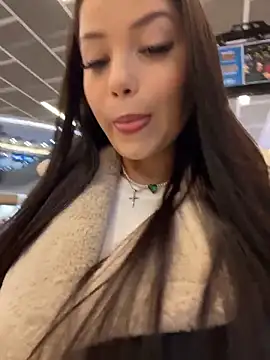 Snapshot of Chloe__Moon chatting on 4, 12, 2025 Chloe Moon online show from 4, 12, 2025