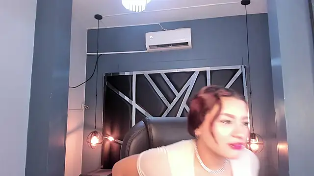 lilith guzman online show from 5, 1, 2025