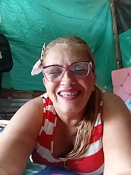 Snapshot of mom_son_dirty chatting on 4, 8, 2026 mom son dirty online show from 4, 8, 2026
