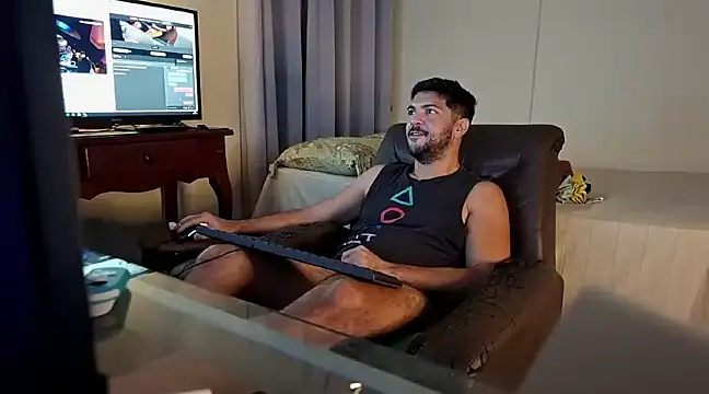 Snapshot of LUH133 chatting on 4, 12, 2024 LUH133 online show from 4, 12, 2024