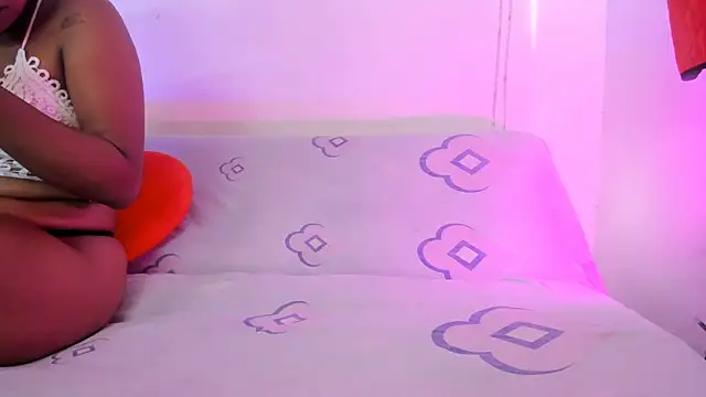 Snapshot of LoveBirds__1 chatting on 14, 10, 2025 LoveBirds  1 online show from 14, 10, 2025