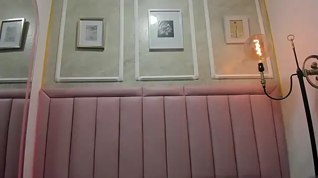 Ambber moon online show from 12, 11, 2025