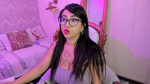 Snapshot of Sexy_cristall_ chatting on 2, 3, 2025 Sexy cristall online show from 2, 3, 2025