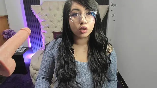 Snapshot of Sexy_cristall_ chatting on 15, 11, 2025 Sexy cristall online show from 15, 11, 2025