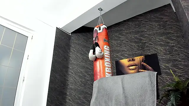 leonardsmith01 online show from 12, 2, 2025