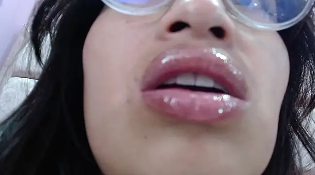 Miaa Smiith  online show from 10, 1, 2025