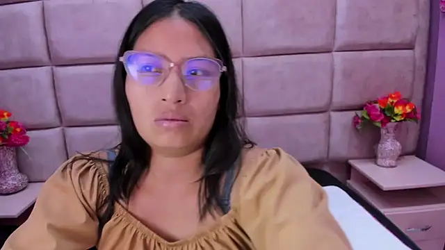 Miaa Smiith  online show from 18, 3, 2025