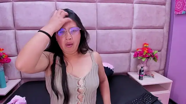 Miaa Smiith  online show from 19, 3, 2025