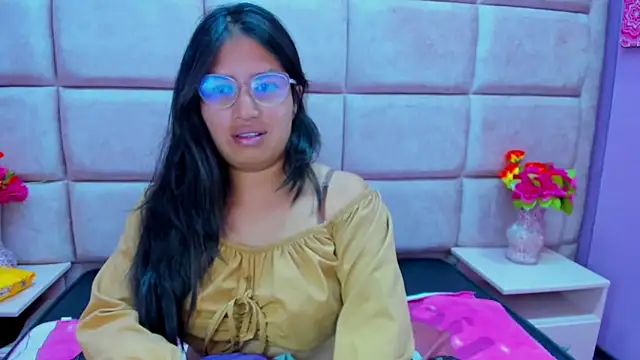 Miaa Smiith  online show from 23, 3, 2025