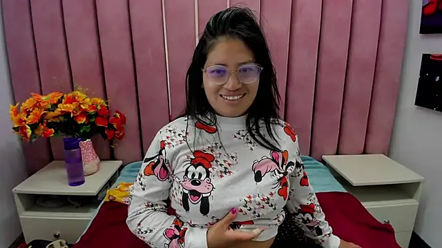 Miaa Smiith  online show from 25, 9, 2025