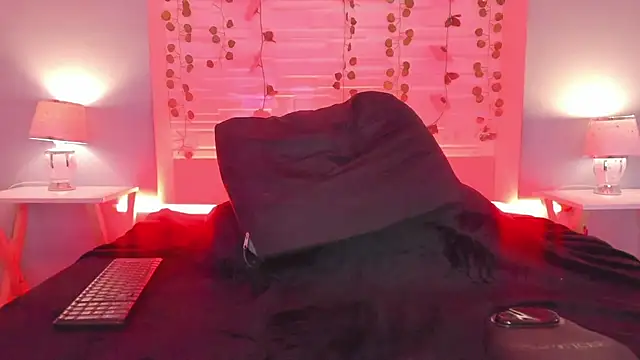 Snapshot of KylieMaxwell chatting on 7, 2, 2025 KylieMaxwell online show from 7, 2, 2025