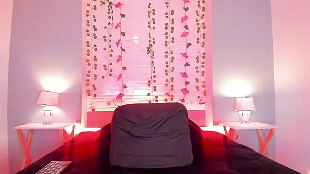 Snapshot of KylieMaxwell chatting on 8, 2, 2025 KylieMaxwell online show from 8, 2, 2025