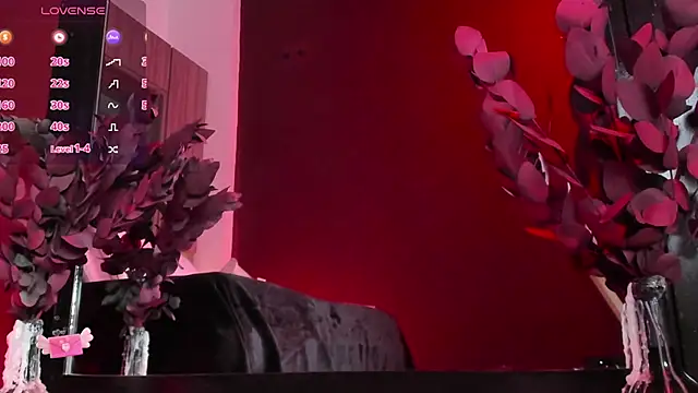 Snapshot of KylieMaxwell chatting on 12, 9, 2025 KylieMaxwell online show from 12, 9, 2025