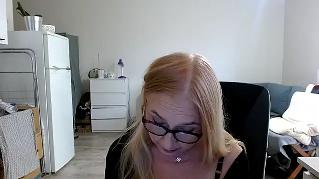 sofia xkiss online show from 3, 3, 2025