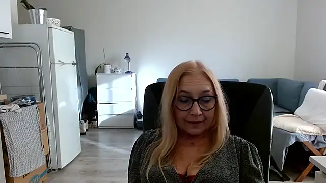 sofia xkiss online show from 4, 3, 2025