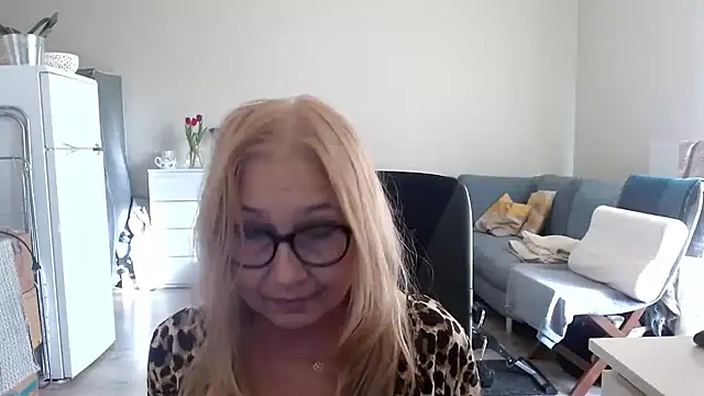 sofia xkiss online show from 10, 3, 2025