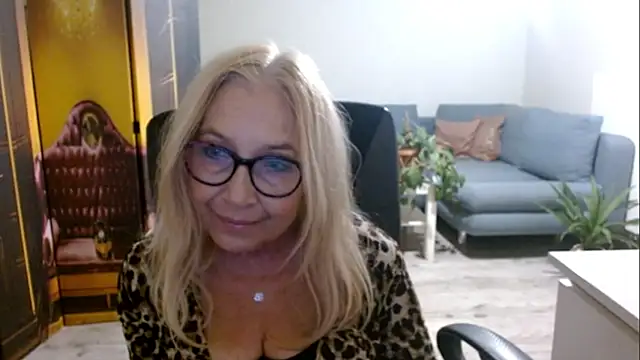 sofia xkiss online show from 27, 10, 2025