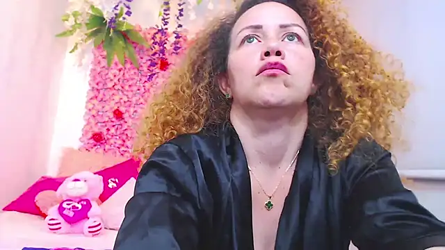 Snapshot of BLONDE_SEXYHOT chatting on 25, 10, 2025 BLONDE SEXYHOT online show from 25, 10, 2025