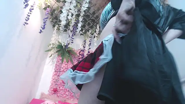 Snapshot of BLONDE_SEXYHOT chatting on 4, 11, 2025 BLONDE SEXYHOT online show from 4, 11, 2025