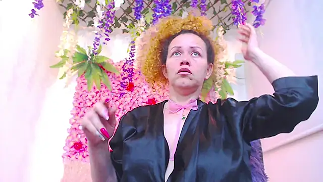 Snapshot of BLONDE_SEXYHOT chatting on 28, 11, 2025 BLONDE SEXYHOT online show from 28, 11, 2025