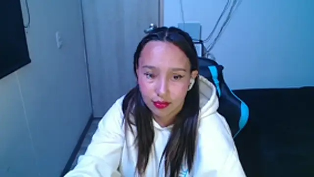 Skarlet Adams28 online show from 2, 12, 2025