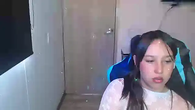 Skarlet Adams28 online show from 3, 3, 2026