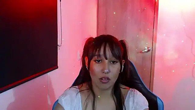 Snapshot of Skarlet_Adams28 chatting on 1, 6, 2026 Skarlet Adams28 online show from 1, 6, 2026