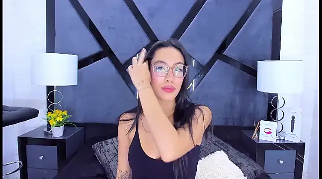 Snapshot of KylieWhite chatting on 8, 1, 2025 KylieWhite online show from 8, 1, 2025