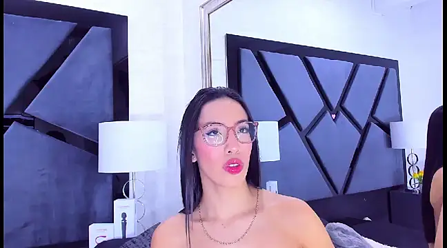 Snapshot of KylieWhite chatting on 12, 1, 2025 KylieWhite online show from 12, 1, 2025