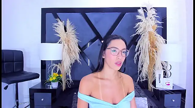 Snapshot of KylieWhite chatting on 15, 1, 2025 KylieWhite online show from 15, 1, 2025