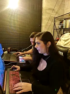 Snapshot of CoelhinhaGostosa chatting on 4, 12, 2025 CoelhinhaGostosa online show from 4, 12, 2025