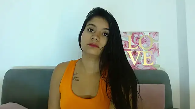 Snapshot of anahi__s chatting on 5, 3, 2025 anahi  s online show from 5, 3, 2025