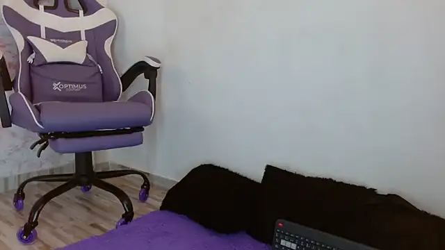 Snapshot of anahi__s chatting on 12, 9, 2025 anahi  s online show from 12, 9, 2025