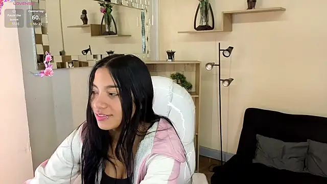 Saray reyes online show from 5, 11, 2025