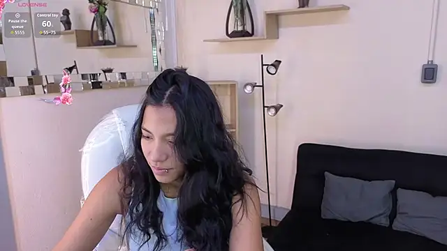 Saray reyes online show from 7, 11, 2025