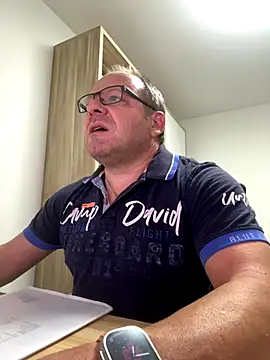 coupleLatinaLovers online show from 16, 9, 2025