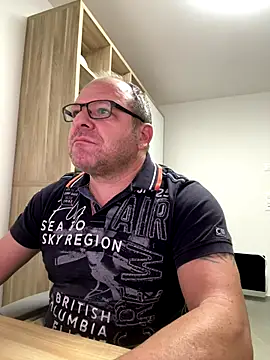 coupleLatinaLovers online show from 24, 10, 2025